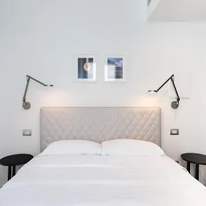 Palazzo La Cortesella - Modern Design & Location Apartment