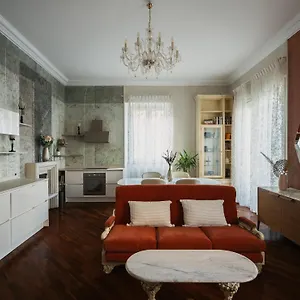 Bellevue Rosselli Apartment